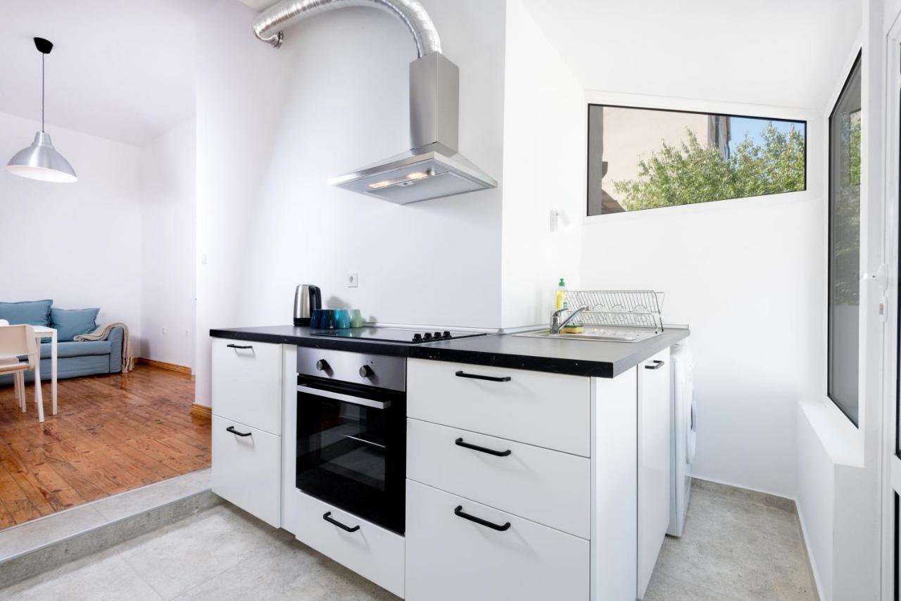 The White Apartment - Bogoridi Main Street Burgas Exterior photo